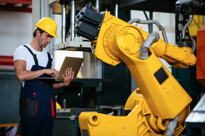 KI-Pilotprojekt im Mittelstand Industrial AI Sensorauswertung fuer Predictive Maintenance